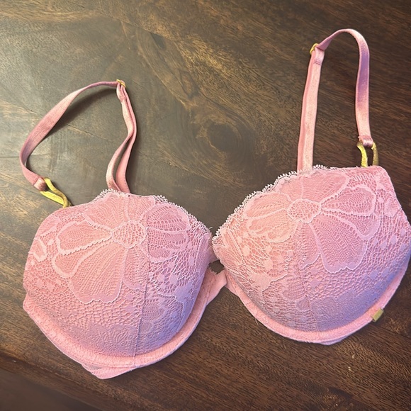 Victoria’s Secret bra size 32D use good condition - Picture 4 of 5